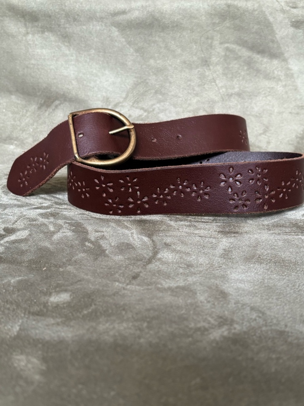 ITALIAN LEATHER Vintage Boho Style Floral Cutout Belt SZ M/L 42”, Made in USA - Picture 5 of 16